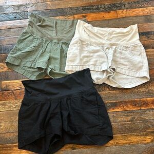 Old Navy maternity shorts. Set of three. Size small.
